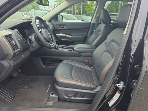 Used 2022 Nissan Pathfinder Platinum w/ Cargo Package AWD/4WD image 15