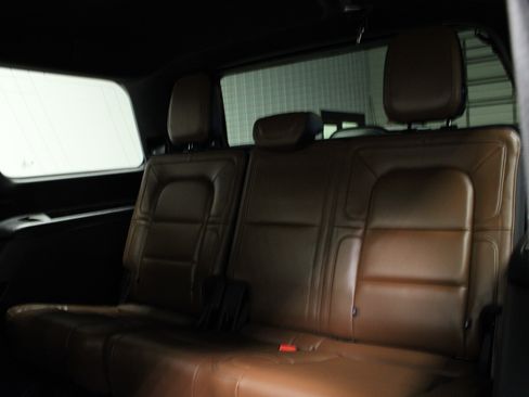 Used 2024 Lincoln Navigator Reserve image 14