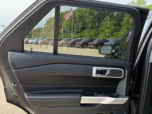 Used 2021 Ford Explorer XLT w/ Equipment Group 202A image 17