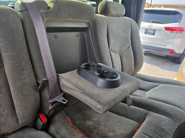 Used 2004 Chevrolet Silverado 2500 LS w/ Heavy-Duty Power Package AWD/4WD image 31