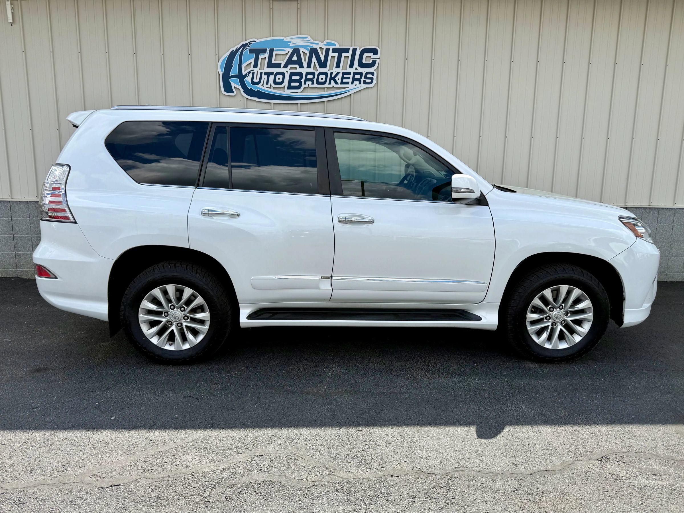 Used 2019 Lexus GX 460 Premium AWD/4WD image 3
