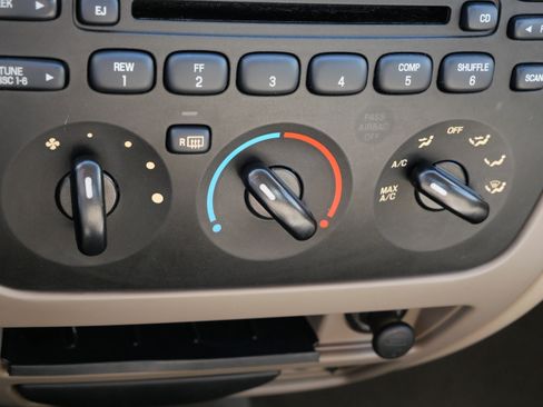 Used 2007 Ford Taurus SE FWD image 23