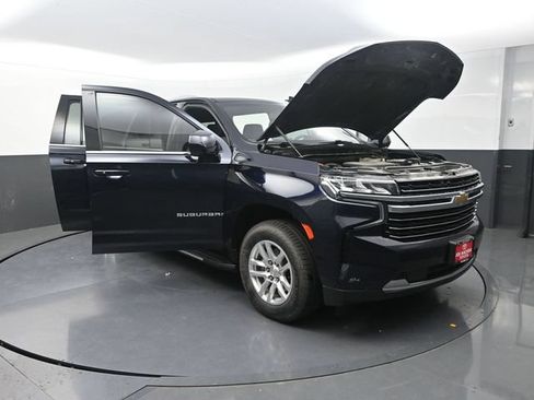 Used 2022 Chevrolet Suburban LT AWD/4WD image 40