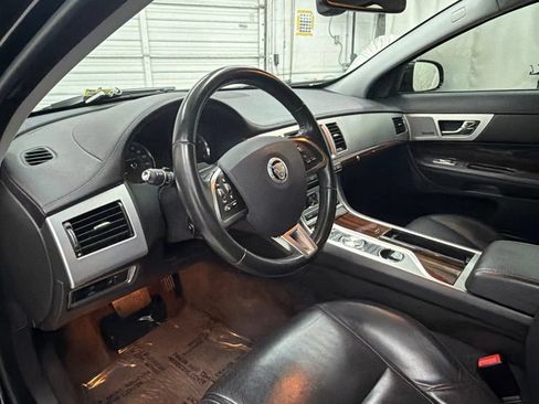 Used 2013 Jaguar XF RWD image 12