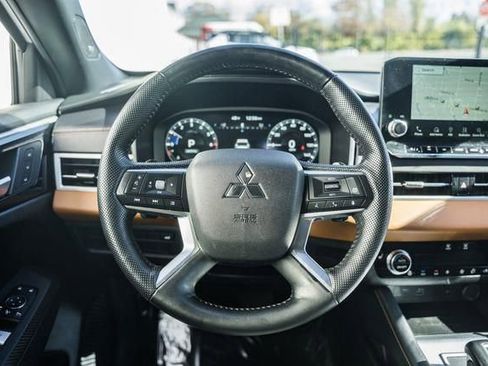 Used 2024 Mitsubishi Outlander SEL image 30