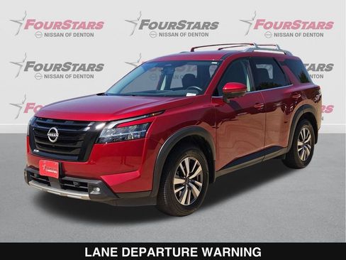 Used 2023 Nissan Pathfinder SL w/ Black Appearance Package FWD image 9