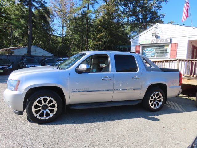 Used 2010 Chevrolet Avalanche LTZ AWD/4WD image 8