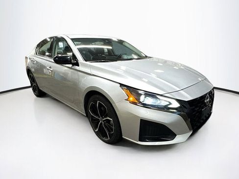 Certified 2023 Nissan Altima 2.5 SR image 2