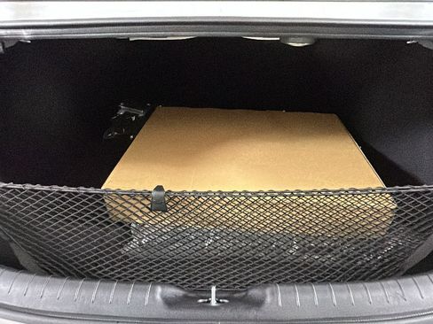Certified 2025 Hyundai Elantra Limited FWD image 30