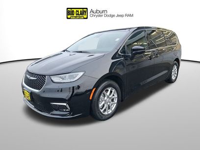 New 2026 Chrysler Pacifica Select