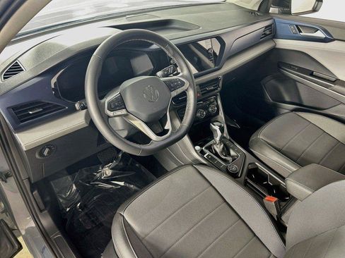 Certified 2024 Volkswagen Taos SE w/ Panoramic Sunroof Package AWD/4WD image 9