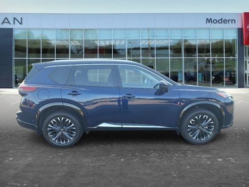 Certified 2024 Nissan Rogue Platinum w/ Platinum Premium Package FWD image 4