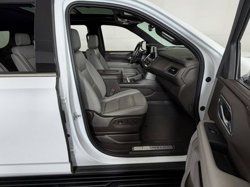 Used 2022 Chevrolet Suburban LT w/ LT Signature Package image 5