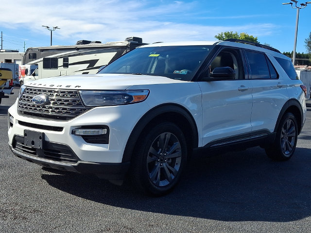 Used 2023 Ford Explorer XLT w/ Equipment Group 202A AWD/4WD image 6
