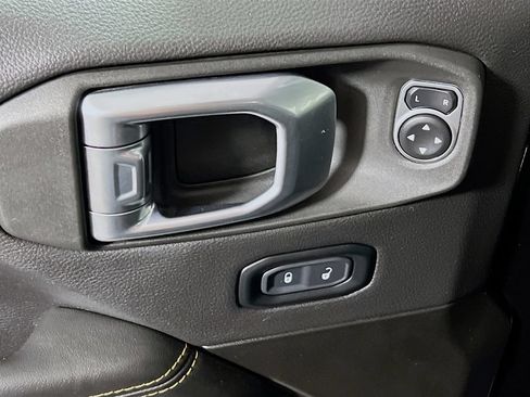 Used 2024 Jeep Wrangler Unlimited Sahara AWD/4WD image 16