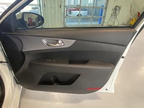 Used 2022 Kia Forte LXS image 19