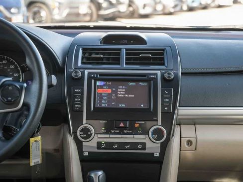 Used 2012 Toyota Camry LE FWD image 13