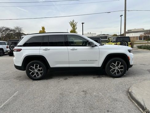 New 2026 Chrysler Pacifica Select image 5