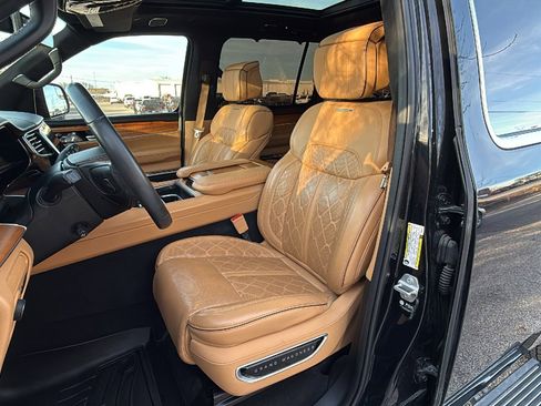 Used 2023 Jeep Grand Wagoneer Series III image 13