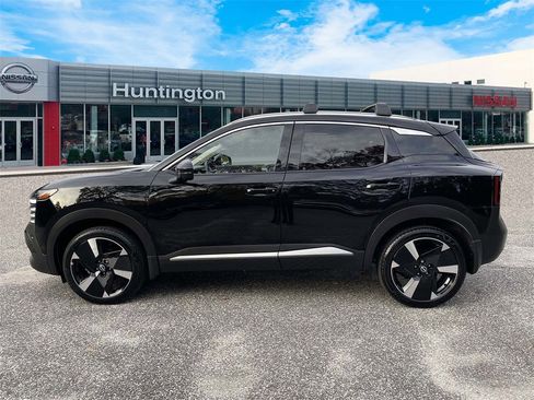 Certified 2025 Nissan Kicks SR w/ Illumination Package image 9