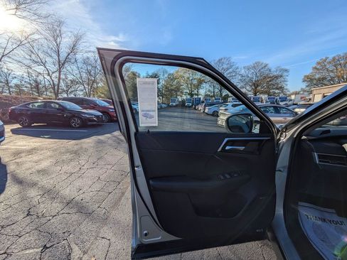 Used 2025 Mitsubishi Outlander SE image 11