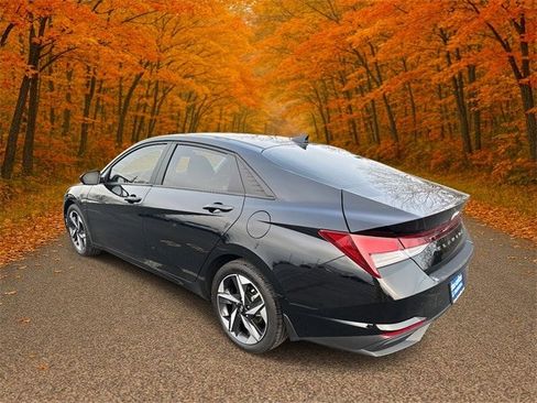 Used 2023 Hyundai Elantra SEL w/ Convenience Package image 6