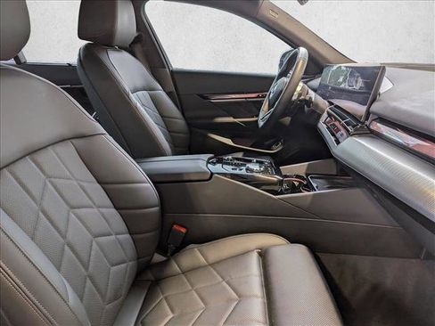 Used 2026 BMW 550e xDrive w/ Executive Package AWD/4WD image 22