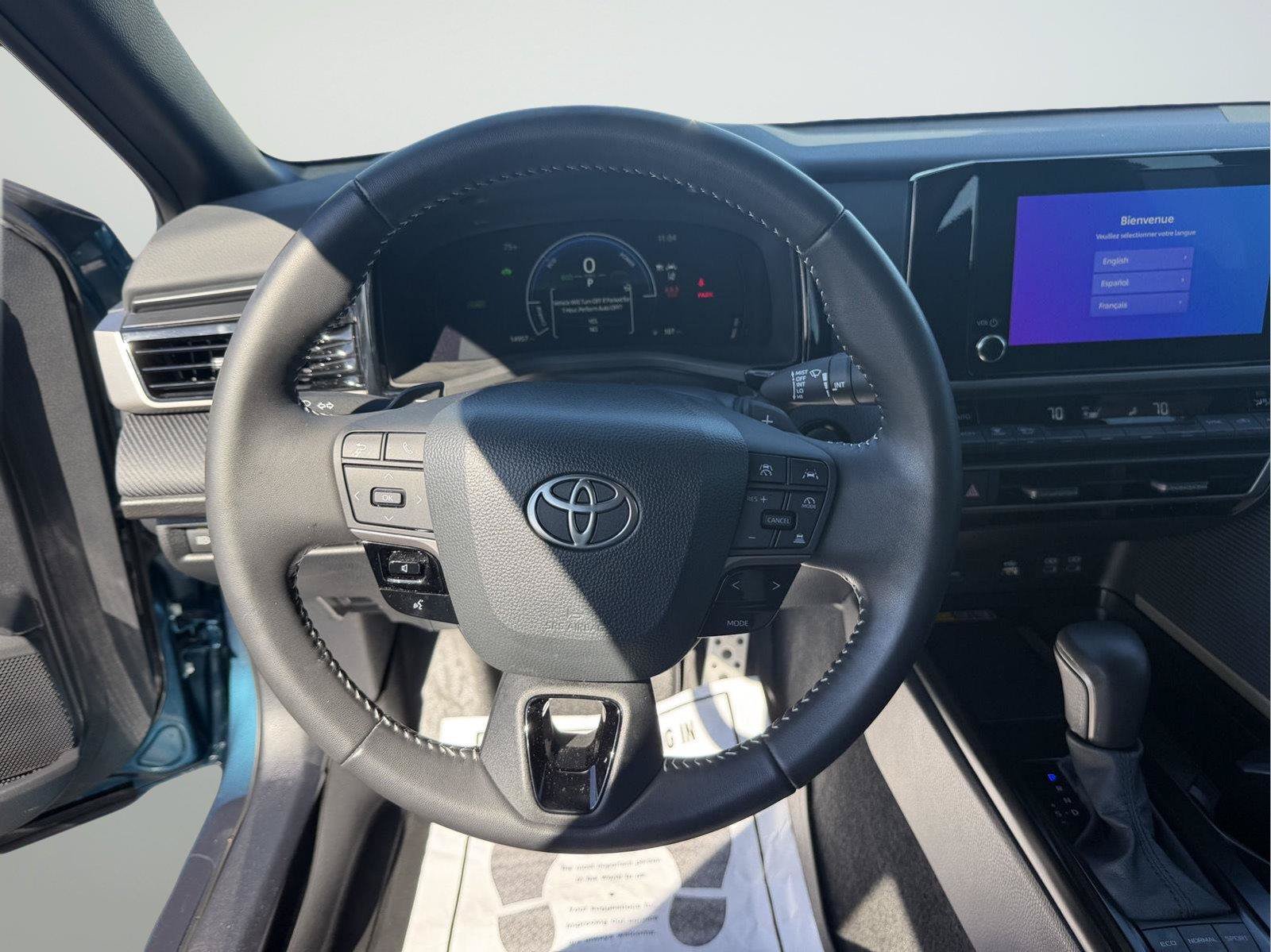 Used 2025 Toyota Camry SE w/ Convenience Package FWD image 18