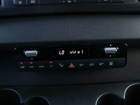 Used 2019 Mercedes-Benz Sprinter 2500 image 36