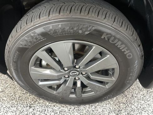 Used 2024 Nissan Pathfinder SV w/ SV Premium Package AWD/4WD image 5