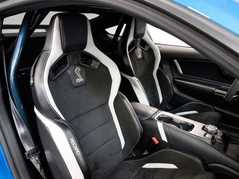 Used 2021 Ford Mustang Shelby GT500 w/ Carbon Fiber Track Pack image 29