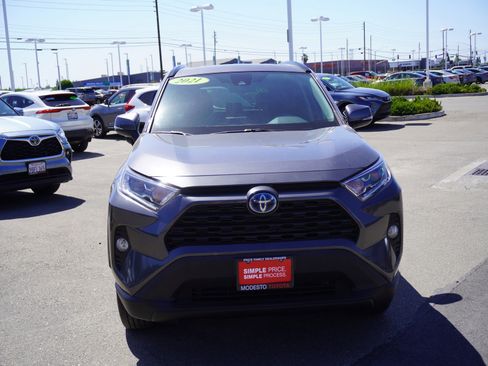 Used 2021 Toyota RAV4 XLE w/ Convenience Package AWD/4WD image 6