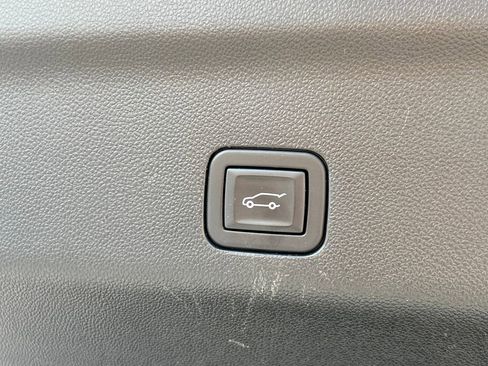 Used 2024 Chevrolet Suburban LT image 19