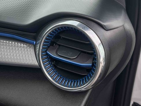 Certified 2025 Chevrolet Trax LT w/ LT Convenience Package image 34