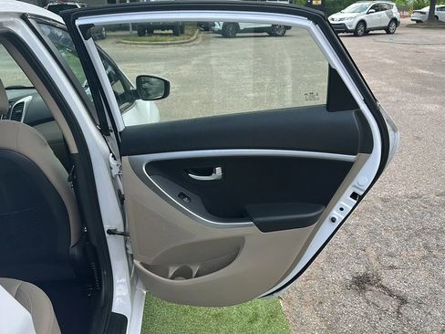 Used 2014 Hyundai Elantra GT FWD image 16