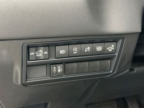 Used 2024 Toyota Tundra Limited AWD/4WD image 16