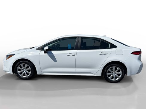 Used 2025 Toyota Corolla LE FWD image 2