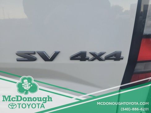 Used 2023 Nissan Frontier SV image 9