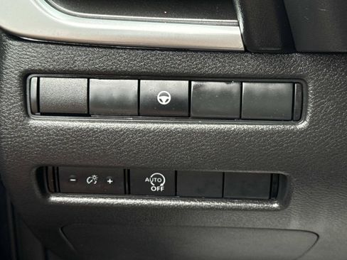 Used 2023 Nissan Rogue SV AWD/4WD image 17