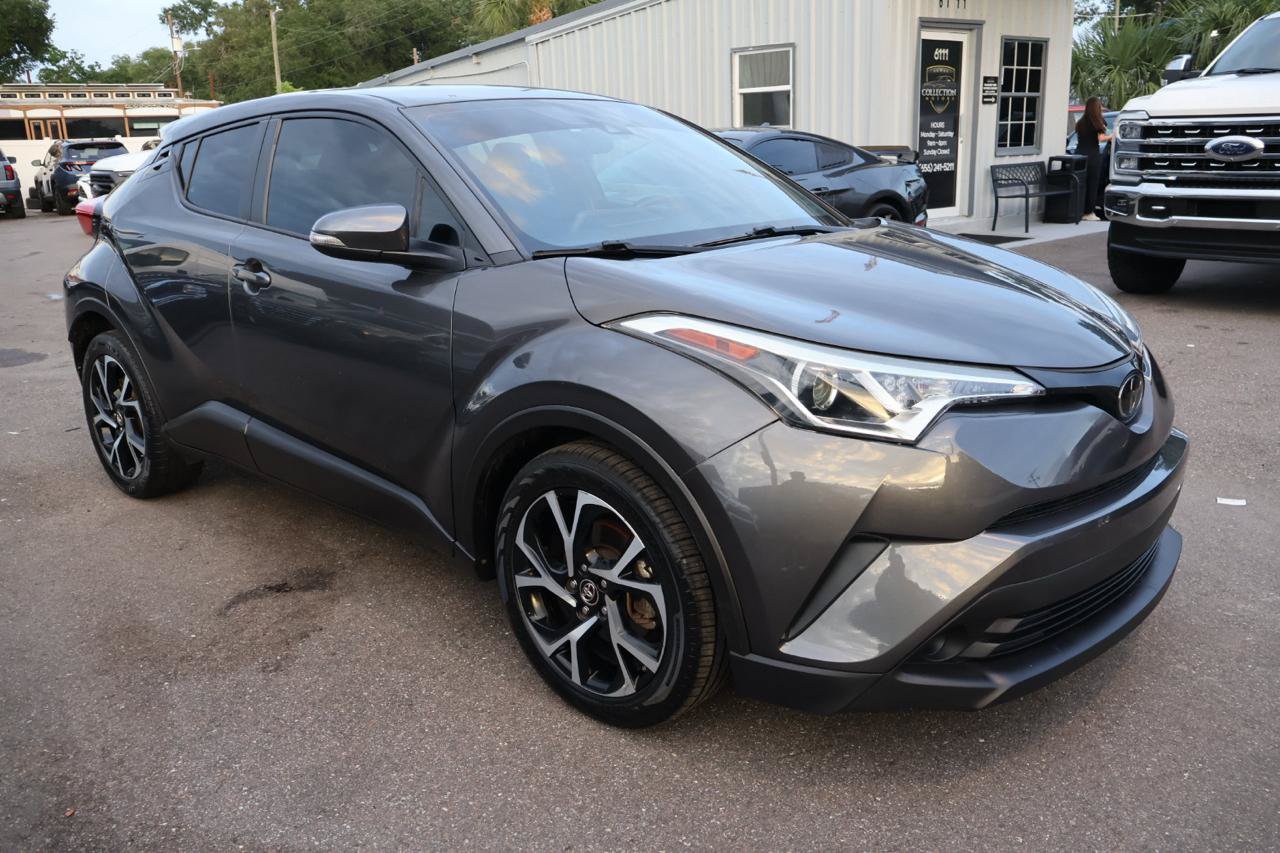 Used 2018 Toyota C-HR XLE FWD image 3