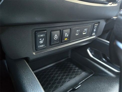 Used 2023 Nissan Frontier SV w/ SV Convenience Package image 28