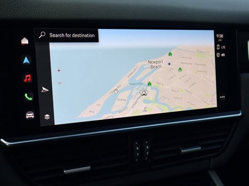 Certified 2023 Porsche Cayenne Platinum Edition image 18