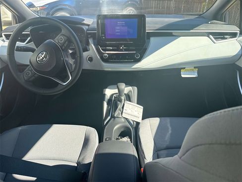 Used 2025 Toyota Corolla SE image 14