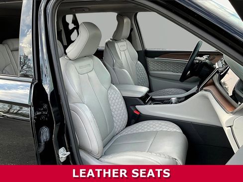 Used 2022 Jeep Grand Cherokee Summit w/ Luxury Tech Group V AWD/4WD image 29