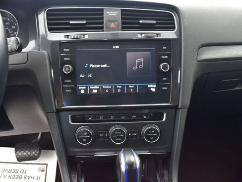 Used 2019 Volkswagen e-Golf SE w/ Driver Assistance Package image 11