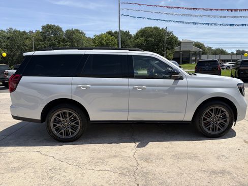 Used 2025 Ford Expedition Platinum w/ Stealth Performance Package AWD/4WD image 5