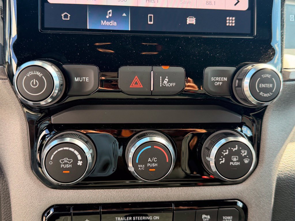 New 2026 RAM 1500 Express AWD/4WD image 25