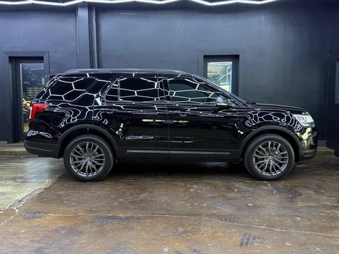 Used 2018 Ford Explorer XLT w/ XLT Appearance Package AWD/4WD image 10