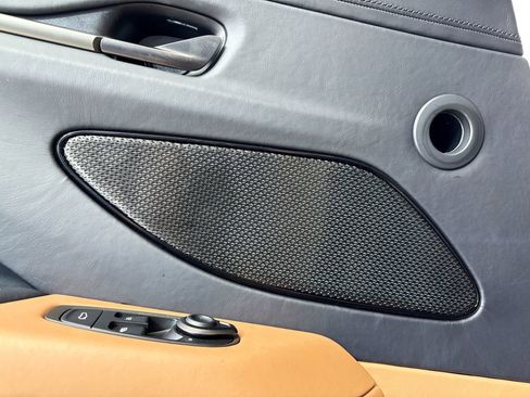 Used 2025 Aston Martin V8 Vantage Coupe image 17