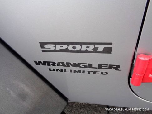 Used 2015 Jeep Wrangler Unlimited Sport w/ Quick Order Package 24S AWD/4WD image 5